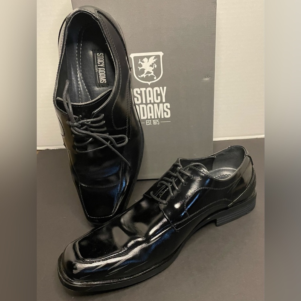 Stacy Adams men’s black dress shoes. Excellent condition Size 9M